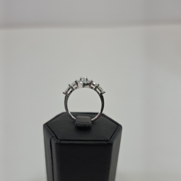 💎 GRA Certified Moissanite Halo Ring | 1CT TW | White Gold Filled | Size 6 - Picture 6 of 7